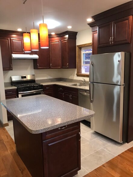 Building Photo - 405 W 263rd St