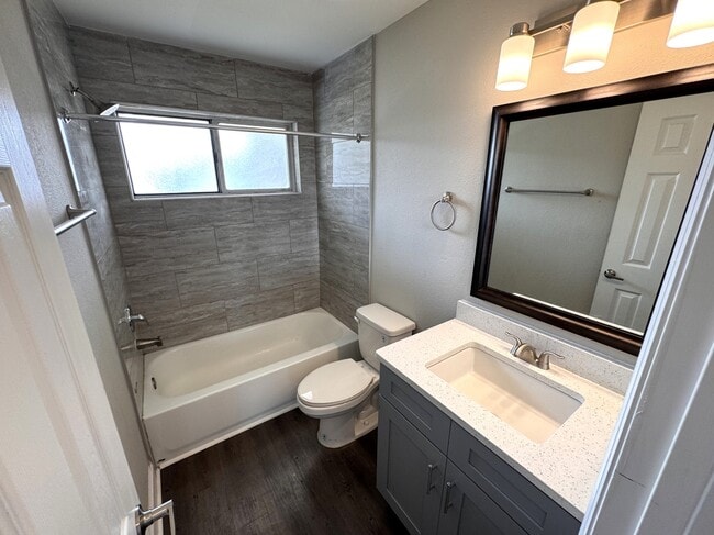 Building Photo - 2536 Woodgate Blvd