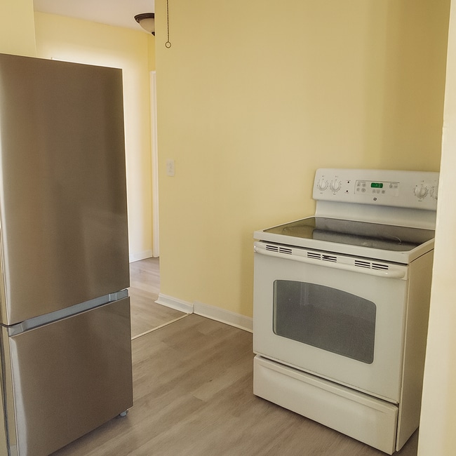 Building Photo - 3288 W 141st St