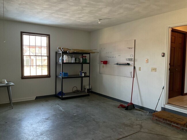 Building Photo - 2903 Lake Lorraine Cove