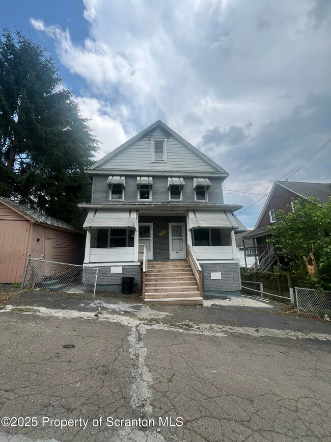 Building Photo - 611 13th Ave