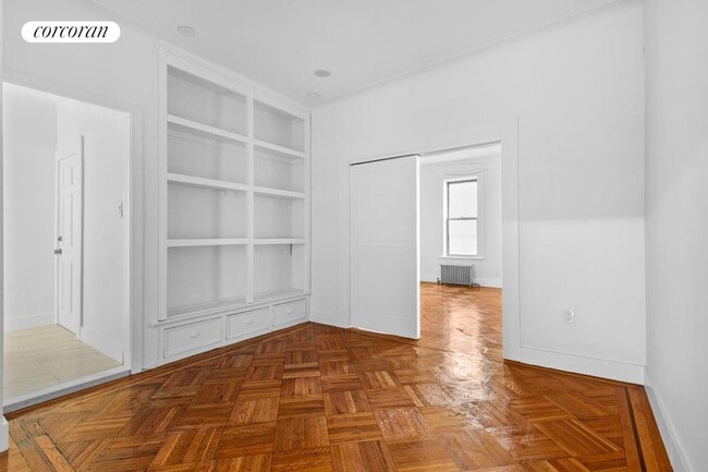 Building Photo - 366 E 28th St