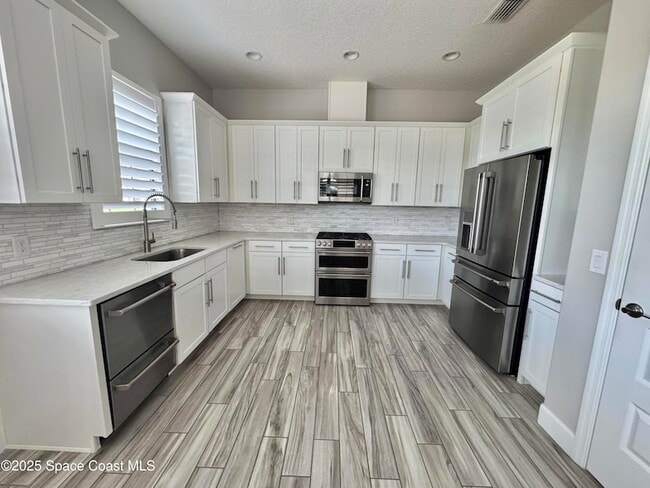 Building Photo - 7103 Vista Hermosa Dr