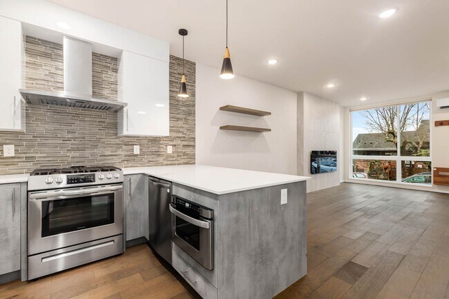 Building Photo - 802 29th Ave S