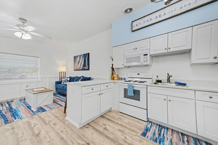 Building Photo - 711 E Gulf Blvd