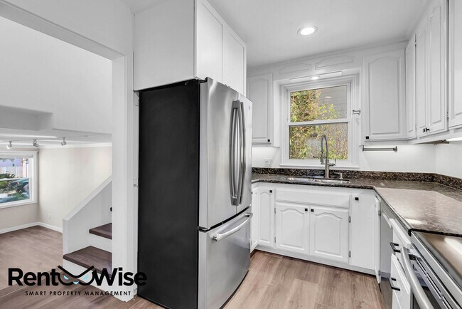 Building Photo - 5510 Plumas Ave