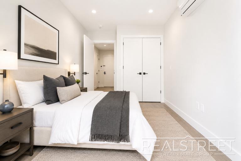 Building Photo - Grand Spacious 2 Bed in Prime Crown Heights