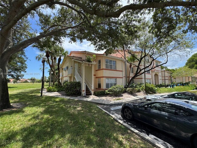 Primary Photo - 3460 Pinewalk Dr N