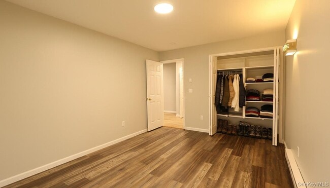 Building Photo - 422 Fox Run Ln