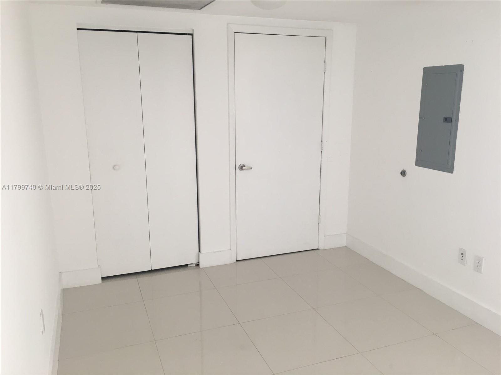 Building Photo - 475 Brickell Ave
