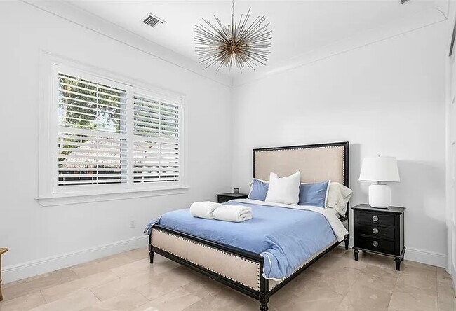 Building Photo - 11091 Bitternut Hickory Ln