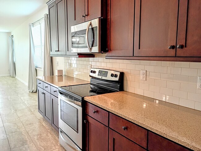 Building Photo - 112 Goldenrod Lake Dr