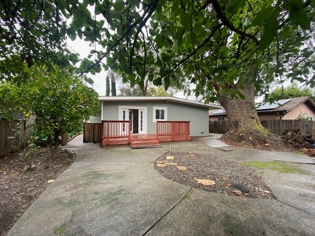 Building Photo - 447 W 2nd St