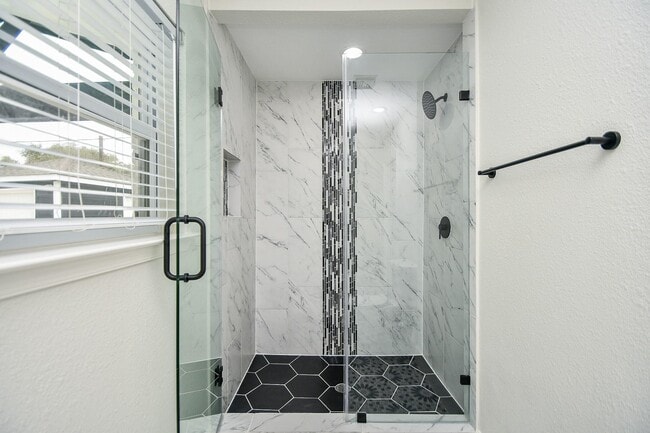 Building Photo - 5642 Cartagena St