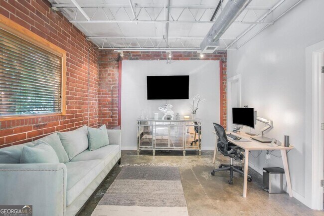 Building Photo - 174 Chester Ave SE