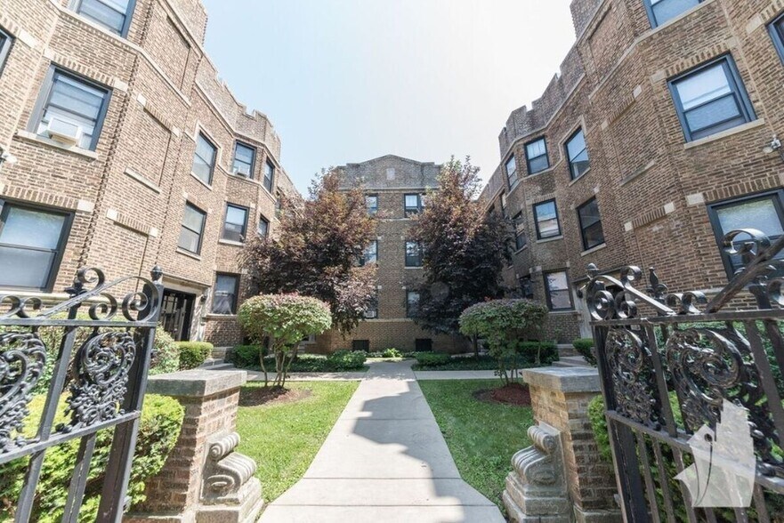 Building Photo - 629 W Cornelia Ave