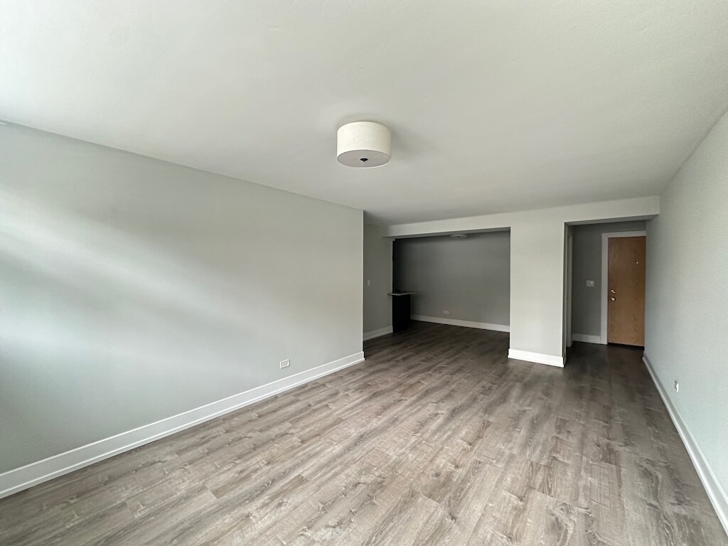 Building Photo - 503 W Barry Ave