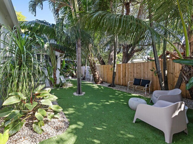 Building Photo - 1009 NW 11th Ct