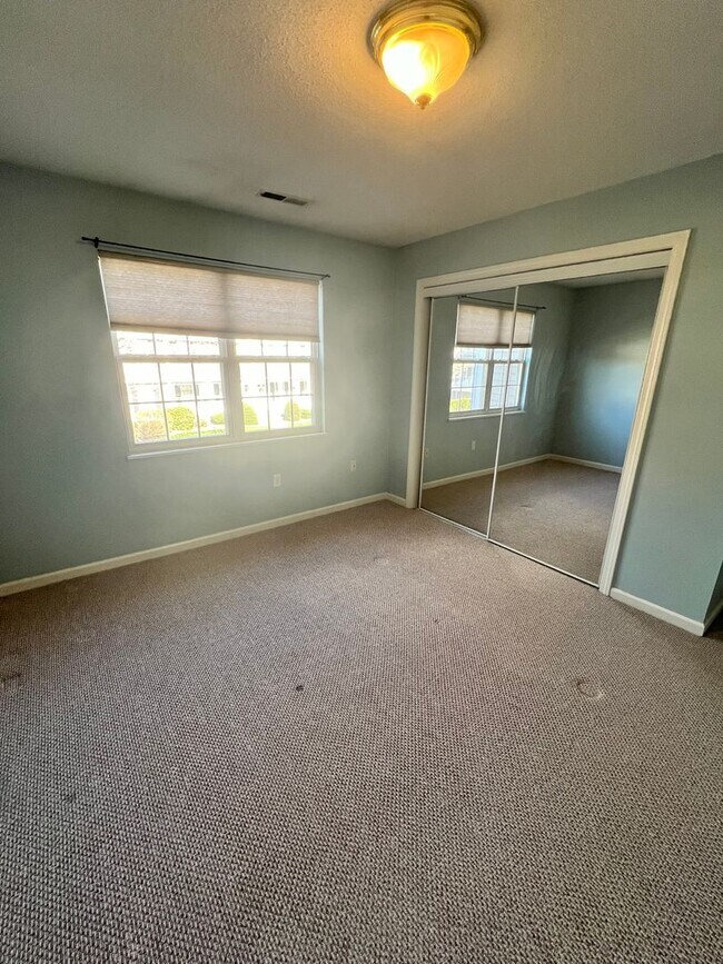 Building Photo - Beautiful Two Bedroom, Two Bath Condo in Ludlow. Available Now!