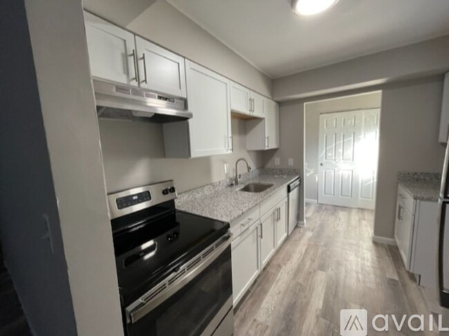 Building Photo - Amazing 3 bedroom, 1.5 bathroom house in F...