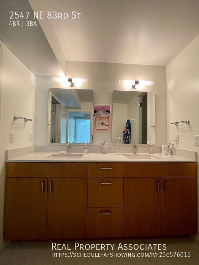 Building Photo - 2547 NE 83rd St