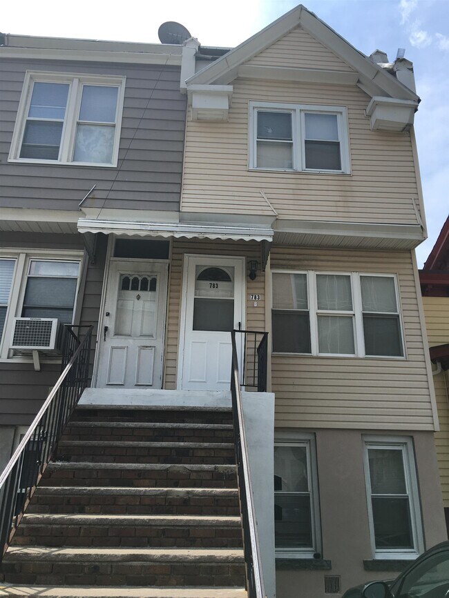 Primary Photo - 783 Montgomery St