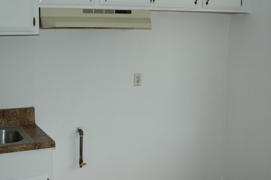 Kitchen - 7123 Lime Ave