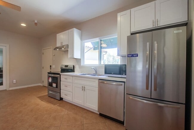 Building Photo - Peaceful Escondido 1BR with a full kitchen, bathroom and washer&dryer