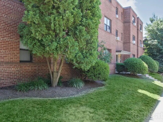 Building Photo - 6713 14th St. Apartments