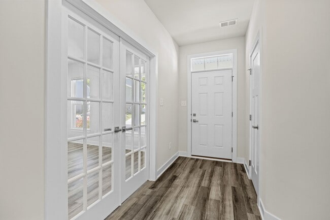 Building Photo - Beautiful 5 Bedroom Home with Attached In-...