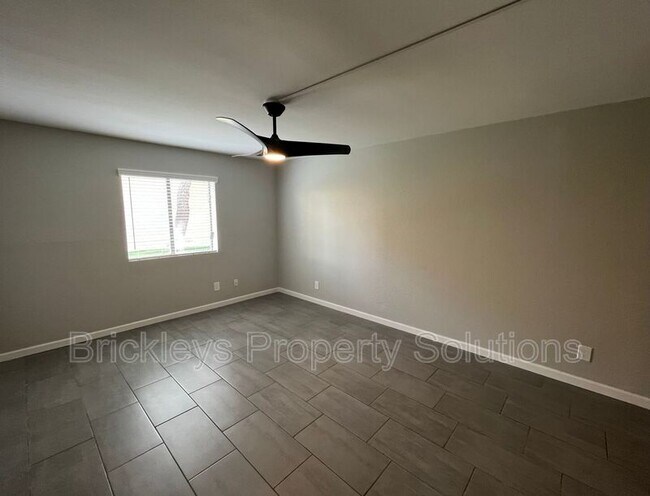 Building Photo - 8500 E Indian School Rd