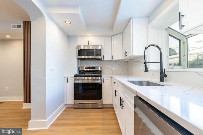 Building Photo - 3120 Tilton St