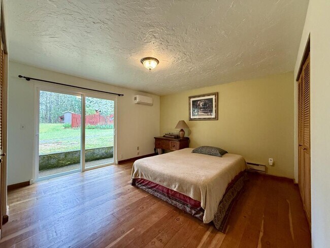 Building Photo - 9042 Monument Dr