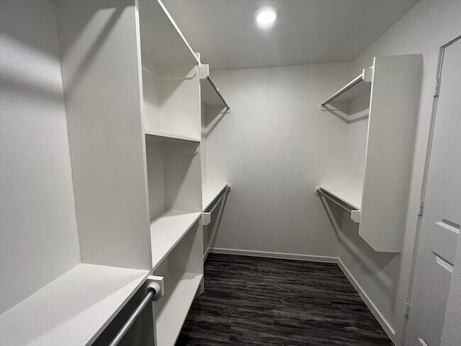 Building Photo - 2139 N Texas Ave