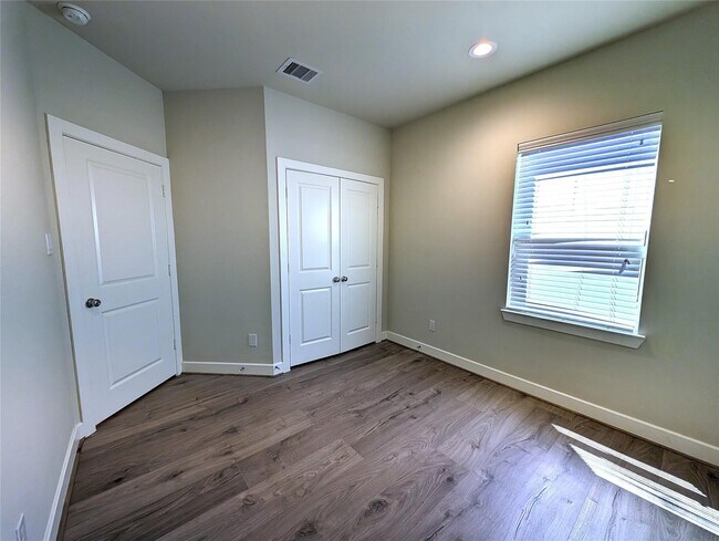 Building Photo - 803 Burton Lndg Ln