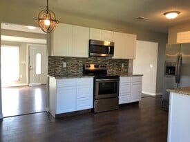 Building Photo - 3621 Spruce Ave