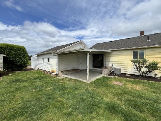 Building Photo - Comfortable Country Retreat on Verboort Road with .22-Acre Lot with Garage and Covered Parking