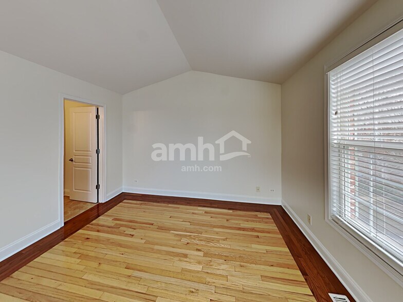 Building Photo - 2449 Emily Ln