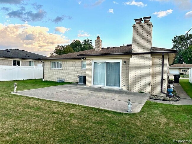 Building Photo - 4211 Gunther Dr