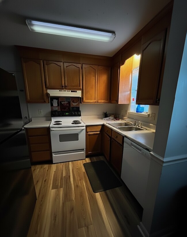 Building Photo - Coming Soon: Fully Remodeled 3 Bed, 2 Bath Home in Centerville!