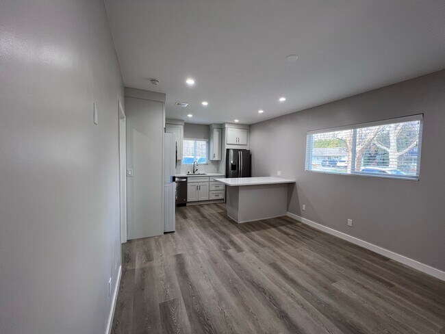 spacious living spae - 23922 Archwood St