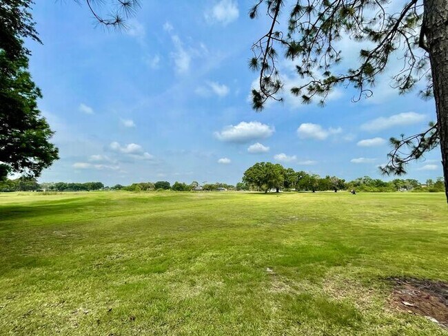 Building Photo - WEDGEFIELD GOLF COURSE VILLA