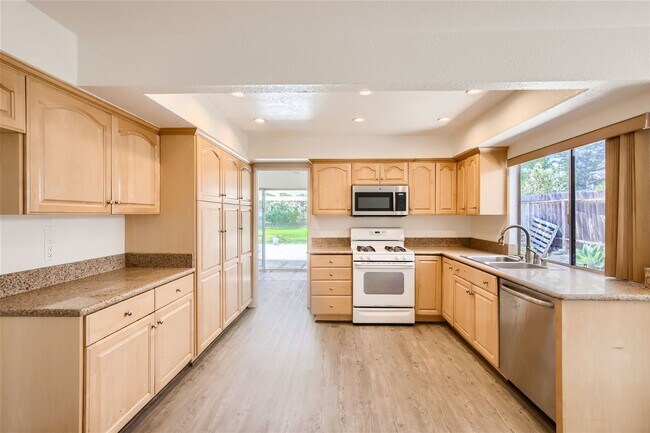 Building Photo - 3 Bedroom 2 Bath Single story Carlsbad hom...