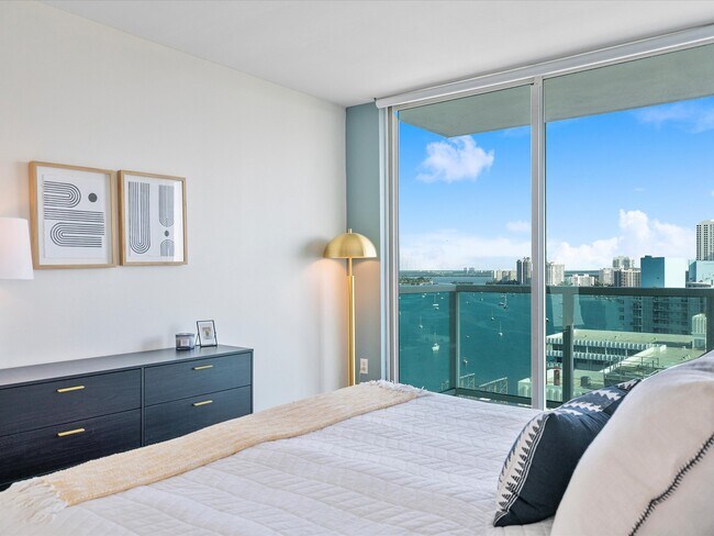 Building Photo - 650 West Ave