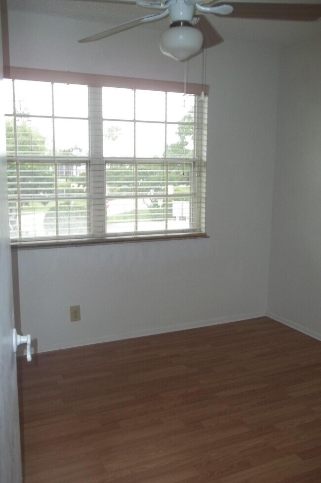 Building Photo - 1504 SE Royal Green Cir