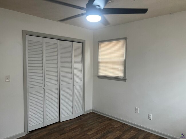 Building Photo - 409 Forest Lake Dr