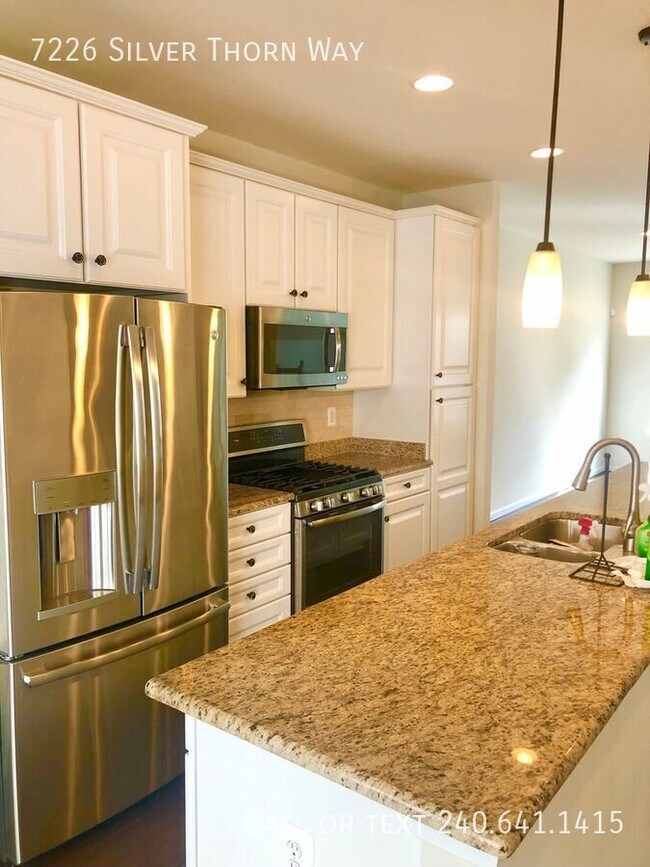 Building Photo - 7226 Silver Thorn Way