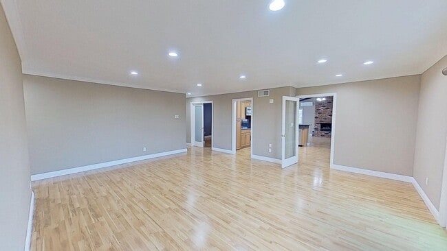 Building Photo - 5517 Thelma Ave