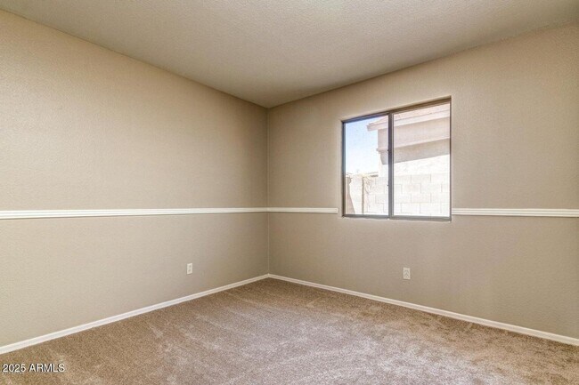 Building Photo - 13709 W Cottonwood St