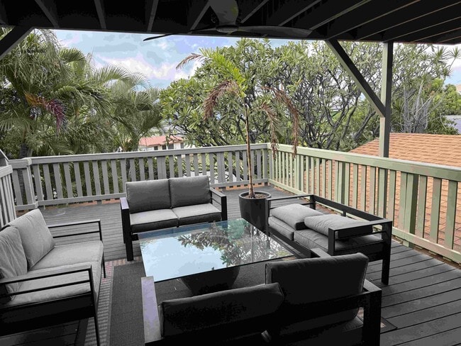 Building Photo - 220 Kaiola Pl